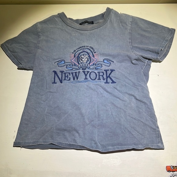 Brandy Melville Baby Tee - Picture 1 of 5